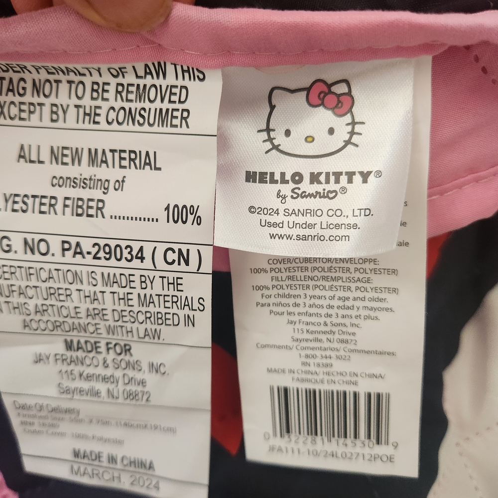 Hello Kitty Bedspread - Picture 7 of 7